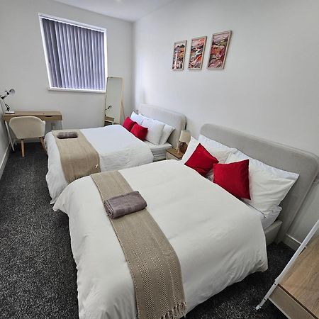 Stylish 1 Bed Apartment In Newly Refurbished Building W/ Parking & Wi-Fi Birmingham Buitenkant foto