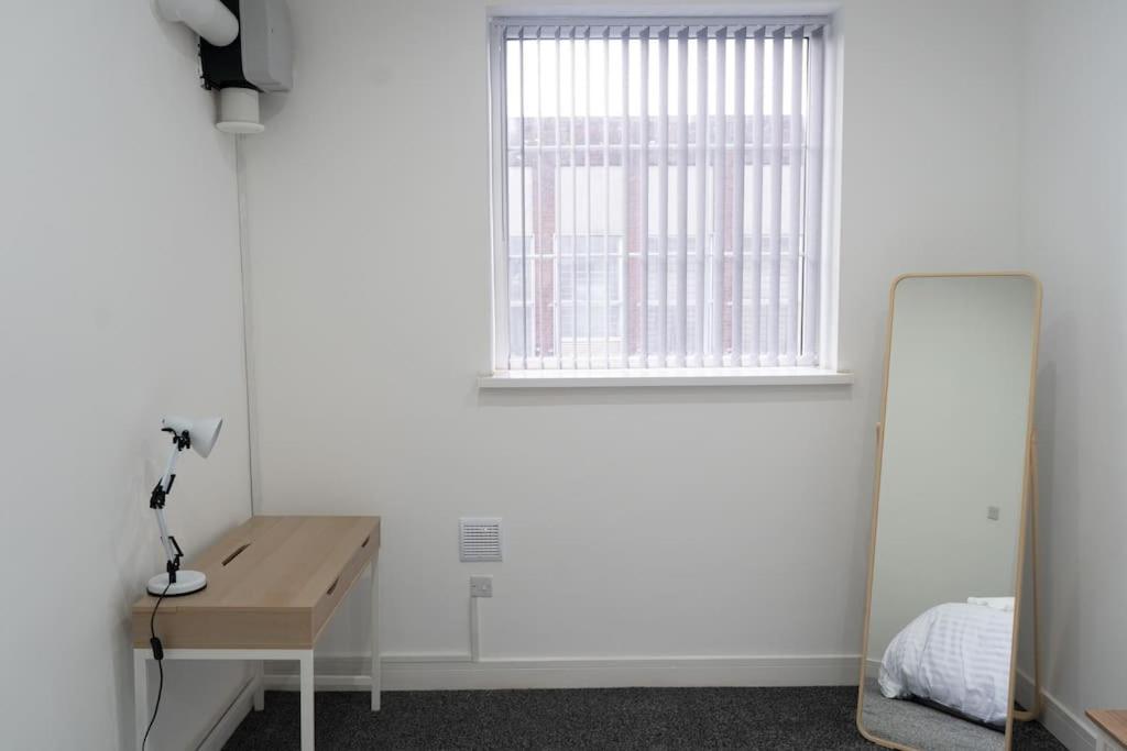 Stylish 1 Bed Apartment In Newly Refurbished Building W/ Parking & Wi-Fi Birmingham Buitenkant foto