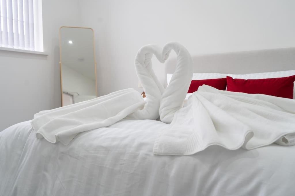 Stylish 1 Bed Apartment In Newly Refurbished Building W/ Parking & Wi-Fi Birmingham Buitenkant foto