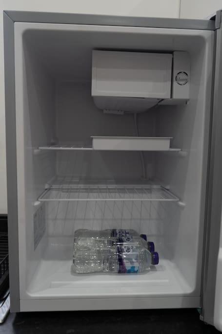 Stylish 1 Bed Apartment In Newly Refurbished Building W/ Parking & Wi-Fi Birmingham Buitenkant foto