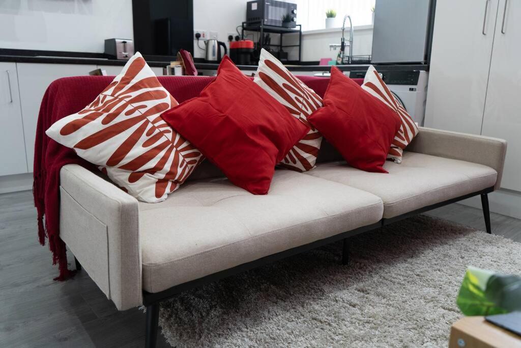 Stylish 1 Bed Apartment In Newly Refurbished Building W/ Parking & Wi-Fi Birmingham Buitenkant foto