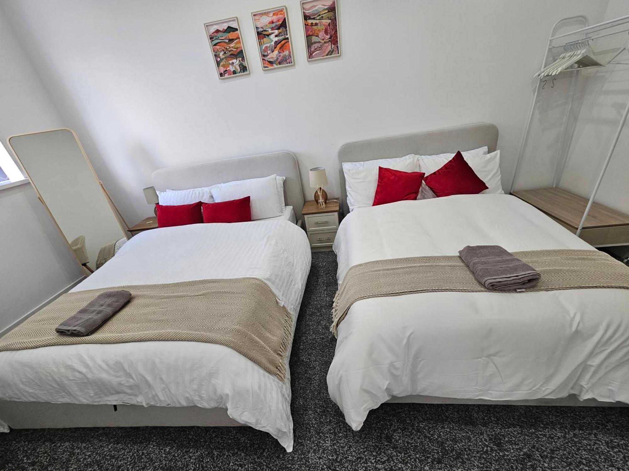 Stylish 1 Bed Apartment In Newly Refurbished Building W/ Parking & Wi-Fi Birmingham Buitenkant foto